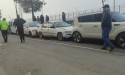 5 Aracın Karıştığı Zincirleme Kazada Maddi Hasar Oluştu