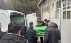 Bıçaklı Kavgada Ölen 17 Yaşındaki Gencin Cenazesi Ailesine Verildi