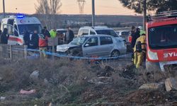 İki otomobilin çarpıştığı feci kazada kişi öldü, 1 kişi yaralandı