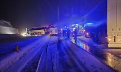 Tır ve yolcu otobüsü çarpıştı: 3 yaralı