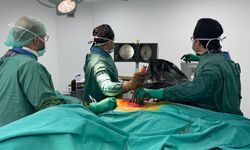 Bölgede ilk defa Bitlis Devlet Hastanesi’nde kapalı yöntem omurga ameliyatı yapıldı