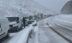 Baykan-Bitlis yolunda ağır vasıta araçların trafiğe çıkışı yasaklandı