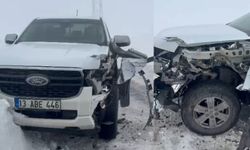Bitlis–Güroymak Yolunda Çöp Kamyonu ile Pickup Çarpıştı