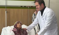 87 yaşındaki hastadan 4,5 kiloluk tümör alındı