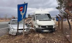 Minibüs ile otomobil çarpıştı: 7 yaralı