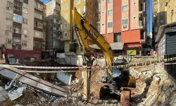 Toprak kayması paniği: İstinat duvarı çöktü, 150 kişi tahliye edildi