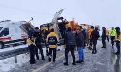 Kara yollarına ait iş makinesi kaza yaptı: 1 ölü, 1 ağır yaralı