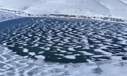 Nazik Gölü’nün Donan Yüzeyi Havadan Görüntülendi