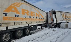 Bitlis'te Tırlar Çarpıştı