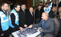 Başkan Tanğlay, Teravih Sonrası Vatandaşlarla Bir Araya Geldi