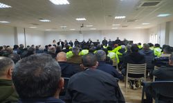 Bağlar Belediyesi İşçileri Eksik Maaşlara Karşı İş Bıraktı