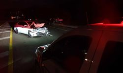 İki Otomobil Feci Çarpıştı: 1’i Ağır 3 Yaralı