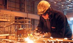 Sanayi üretimi yıllık azaldı