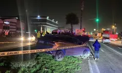 Otomobil yaya geçidinden geçmek isteyen vatandaşlara çarptı: 3 ölü, 3 yaralı