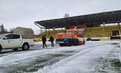 Bitlis 8 Ağustos Stadyumu’nda Kar Temizliği