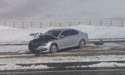 Van’da Kaymakamın Bulunduğu Araç Kaza Yaptı