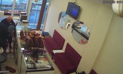 Diyarbakır'da kuyumcu soygununda yaklaşık 1,5 kilo altın çalıp kayıplara karıştılar