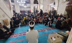 Diyarbakır'da öğrenciler, öğretmenler ve veliler teravih namazında buluştu