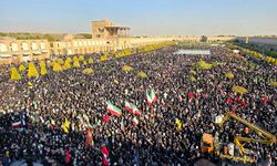 Hamaney’in Şehadeti Sonrası İran Halkı Sokaklara Döküldü