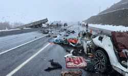 Bitlis-Van Yolunda Feci Kaza: 2 Ölü, 3'ü ağır 5 Yaralı