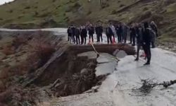 Bitlis'te yol çöktü, öğrenci ve öğretmenler okula gidemedi