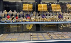 Bitlis'te vatandaşlar hücum etti, kuyumcularda altın tükendi