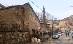 Bitlis'te her gün bir tarihi yapı yıkılıyor