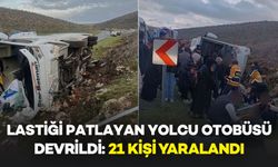 Lastiği Patlayan Yolcu Otobüsü Devrildi: 21 Yaralı