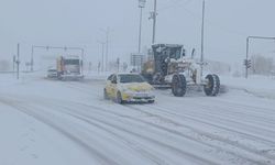 Baharı Bekleyen Bitlis’te Kar Yağışı Hayatı Felç Etti: 288 Köy Yolu Kapandı