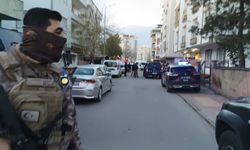 17 yaşındaki genç silahla  anne ve ağabeyini öldürdü