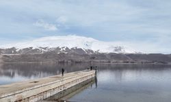 Bitlis’te Aygır Gölü'nün kartpostallık manzarası