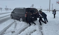 Tatvan’da Nisan Sürprizi: Şehir Beyaza Büründü