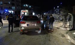 İki Otomobil Feci Çarpıştı: 4 Kişi Yaralandı