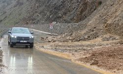 Hizan-Bahçesaray Yolunda Çamur ve Kaya Temizliği