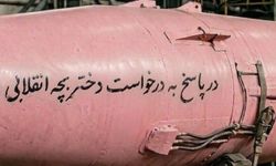 İranlı küçük kız istedi, Devrim Muhafızları yaptı: Tel Aviv'e pembe füze