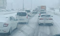 Bitlis'te yoğun kar yağışı hayatı felç etti: 84 köy yolu ulaşıma kapandı