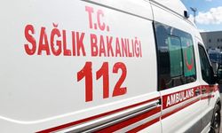 Traktör ile ağaç arasında sıkışan sürücü öldü