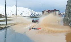 Sağanak sonrası göle dönen yollarda araçlar nasıl ilerlesin, kaldırımlar nasıl kullanılsın?