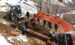 Bitlis Belediyesi’nden Ana Su Hattı Arızasına Hızlı Müdahale