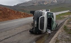 Taziye Yolunda Kaza: Minibüs Devrildi, 11 Yaralı