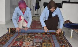 Bitlis'te Kadınlar  Halı Kursu ile Hem Öğreniyor Hem Kazanıyorlar