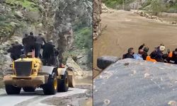 Hakkari’de Dere Taştı: İşçiler Kepçeyle Taşındı
