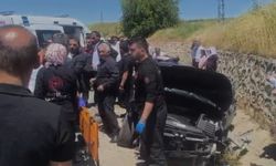 Otomobil İstinat Duvarına Çarptı: 5 Kişi Yaralandı