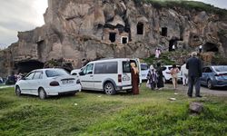 Ahlat'ta  tarihi ve doğal güzelliklere bayram yoğunluğu