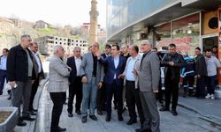 Bitlis Valisi Karakaya Çarşıda Esnaf ve Vatandaşlarla Buluştu