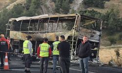 Katliam Gibi Kaza! Yolcu Otobüsü Bariyerlere Çarptı: 8 Ölü, 33 Yaralı