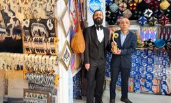 Dünyaca Ünlü Yazar Akif Manaf 'Birlik ve Barış Ödülü' ile Onurlandırıldı