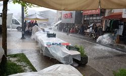 Bitlis'te Sağanak Yağış Pazarcı Esnafını Mağdur Etti