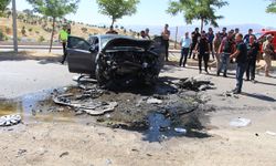 İki otomobil kafa kafaya çarpıştı: Bir ölü, 3 yaralı