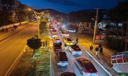 Bitlis’te kutlamalar başladı, kilometrelerce araç kuyruğu oluştu